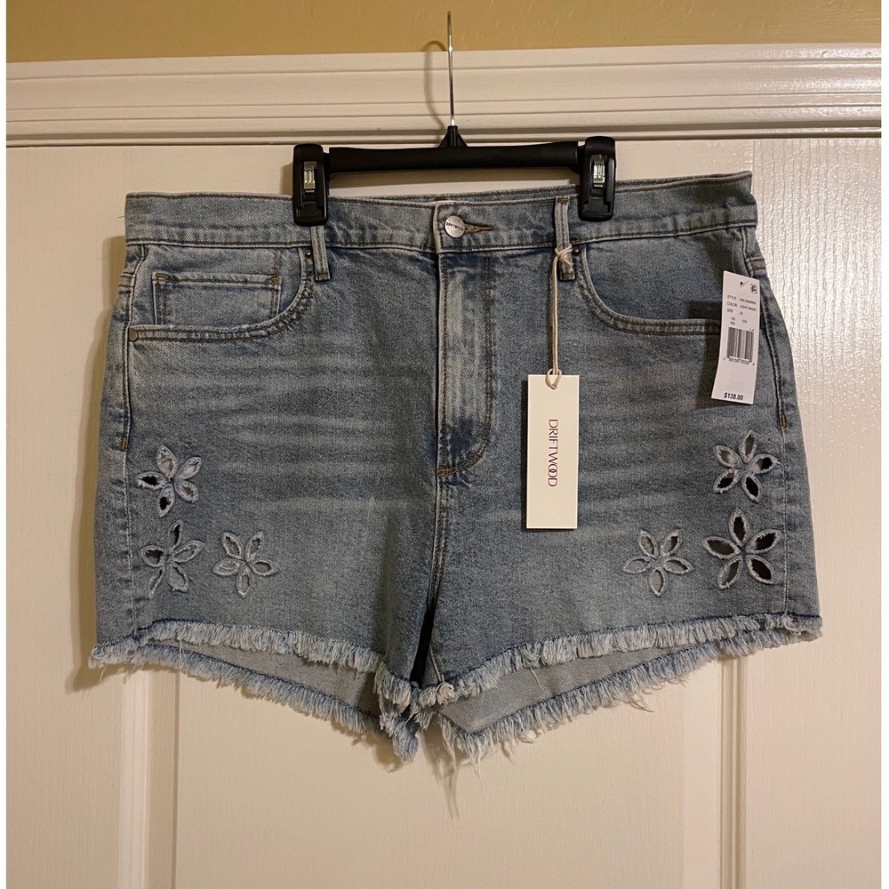 Driftwood Goldie Floral Eyelet Cutout Denim Shorts Light Wash Raw Hem 33 NEW - Picture 2 of 9